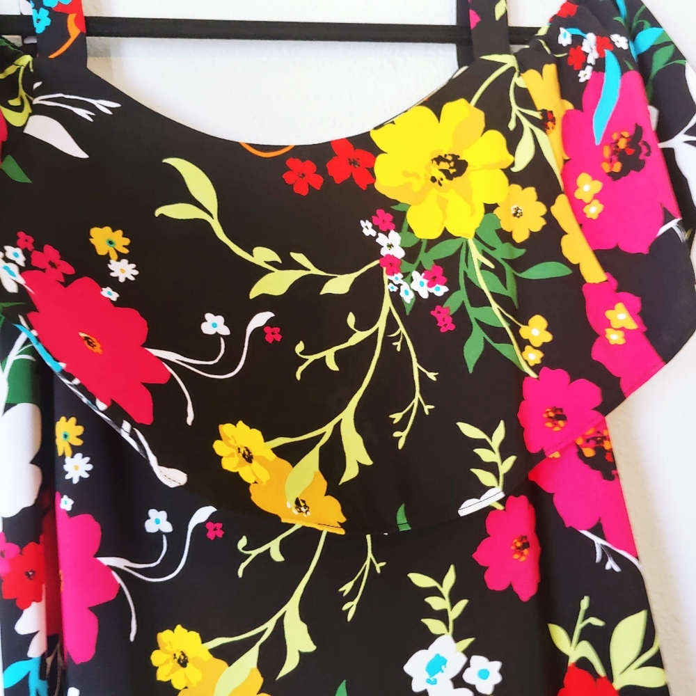 NWOT Floral Fluttersleeve Top - Picture 3 of 12